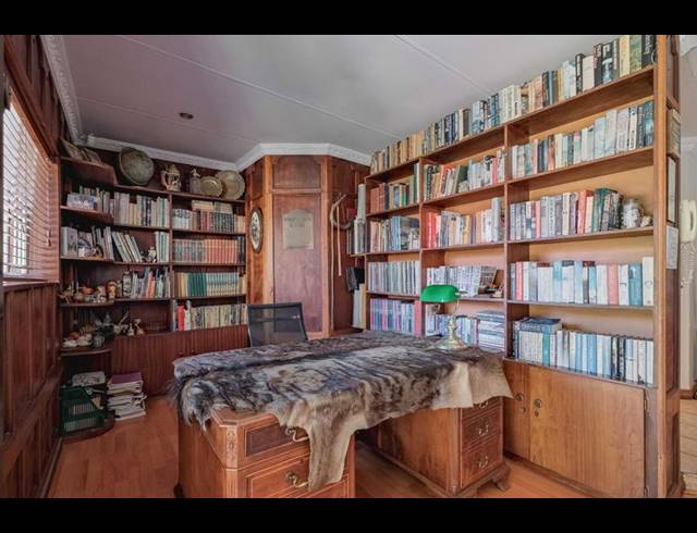 5 BEDROOM HOUSE FOR SALE IN ROOIHUISKRAAL